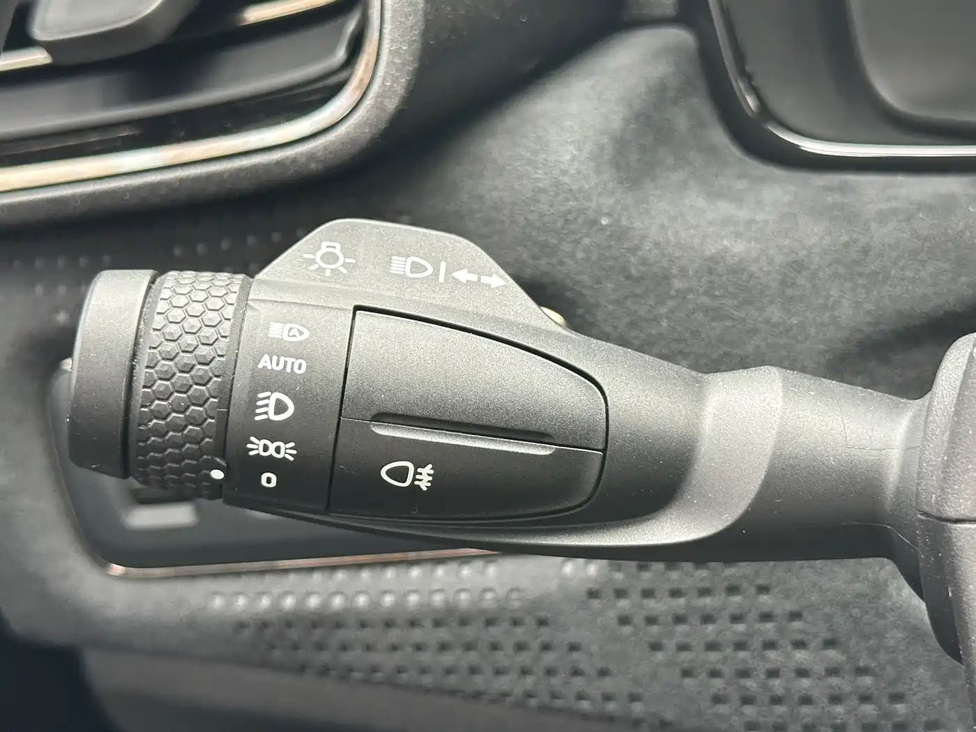 Lynk & Co 03 2021 03+ 2.0TD Auto Wind Rider Edition фото 35