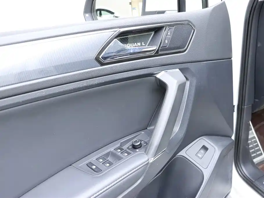 Volkswagen Tiguan L 2019 330TSI Automatic 2WD R-Line Flagship Edition China VI фото 12
