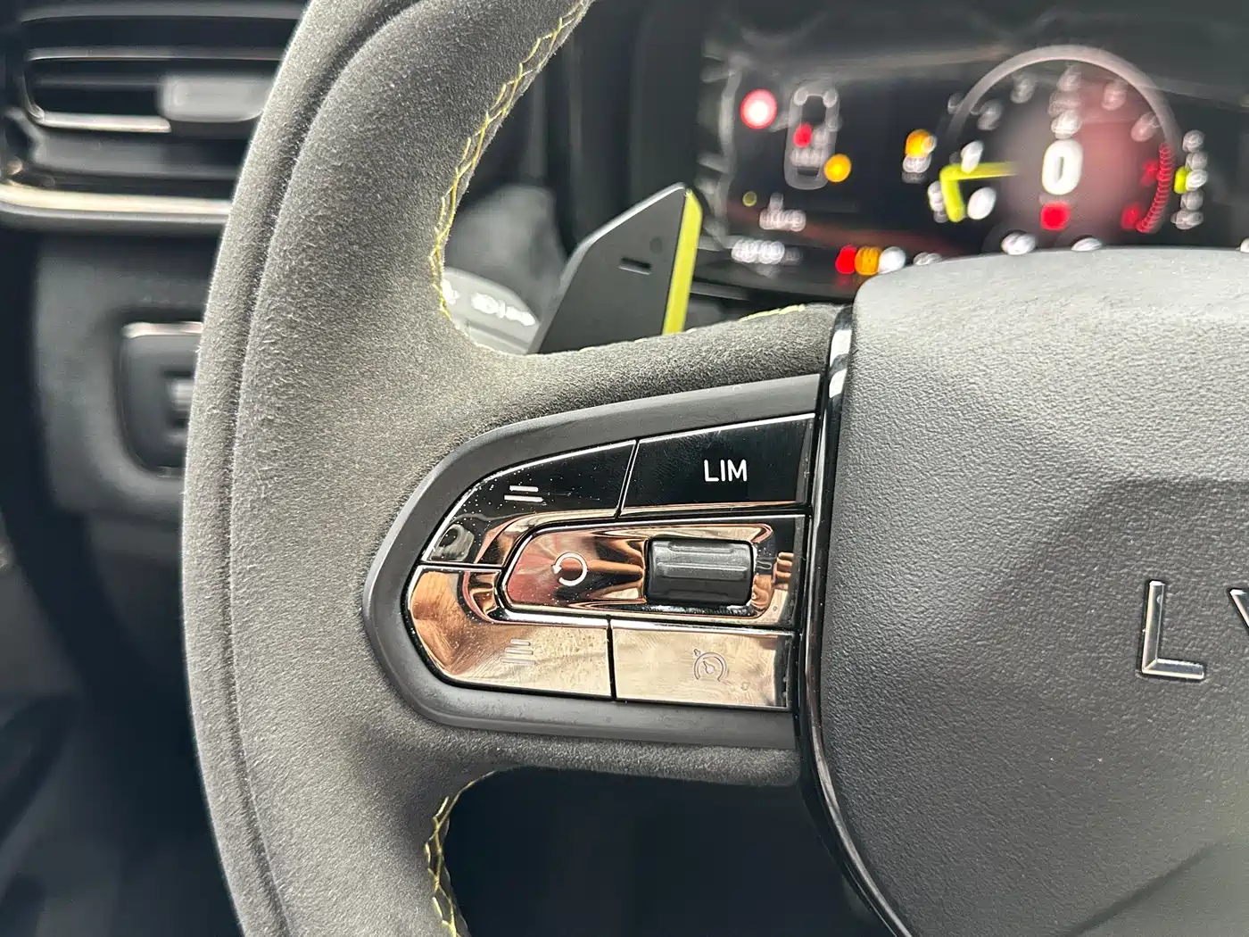 Lynk & Co 03 2021 03+ 2.0TD Auto Wind Rider Edition фото 18