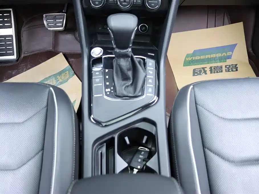 Volkswagen Tiguan L 2019 330TSI Automatic 2WD R-Line Flagship Edition China VI фото 24