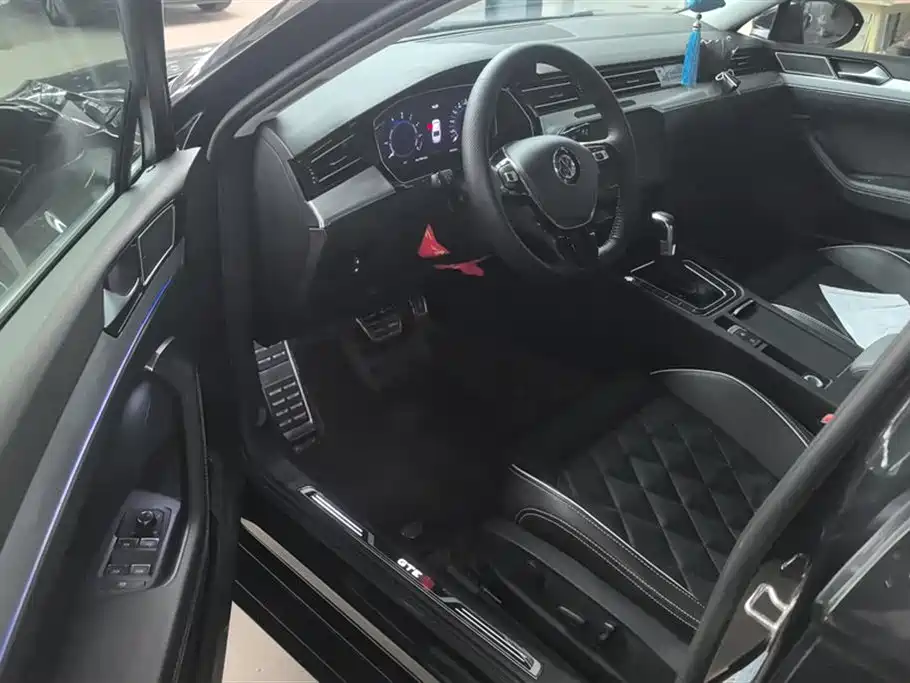 VOLKSWAGEN MAGOTAN GTE PLUG IN HYBRID