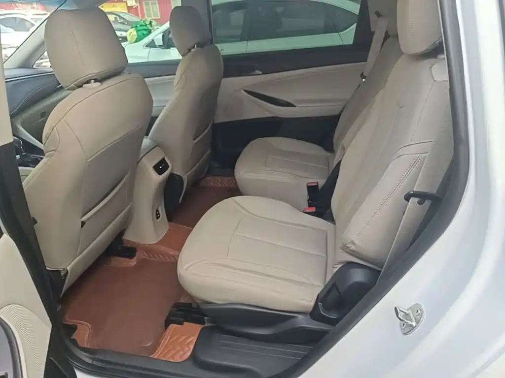 Photo 17 - Buick GL6