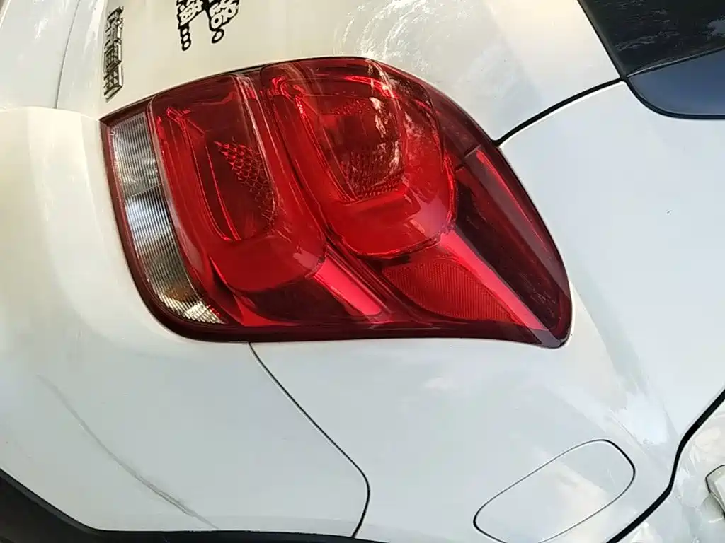 Photo 8 - Chevrolet Trax