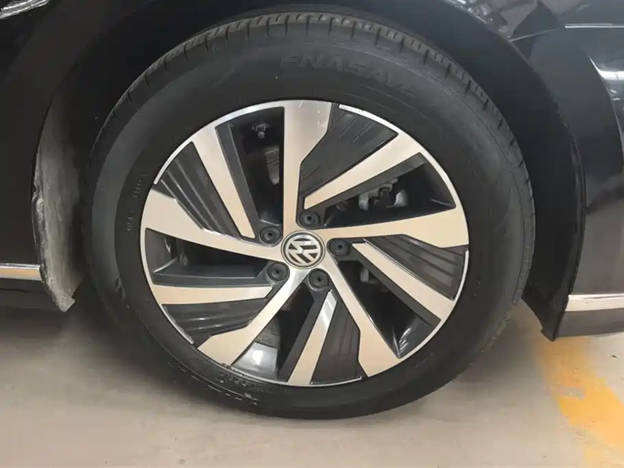 VOLKSWAGEN MAGOTAN GTE PLUG IN HYBRID