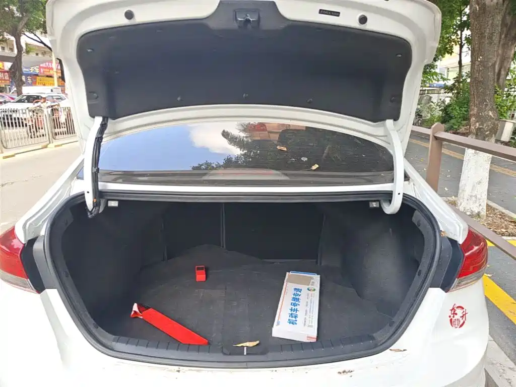 Hyundai Elantra 2020 1.4T DCT Dynamic·Vitality фото 19
