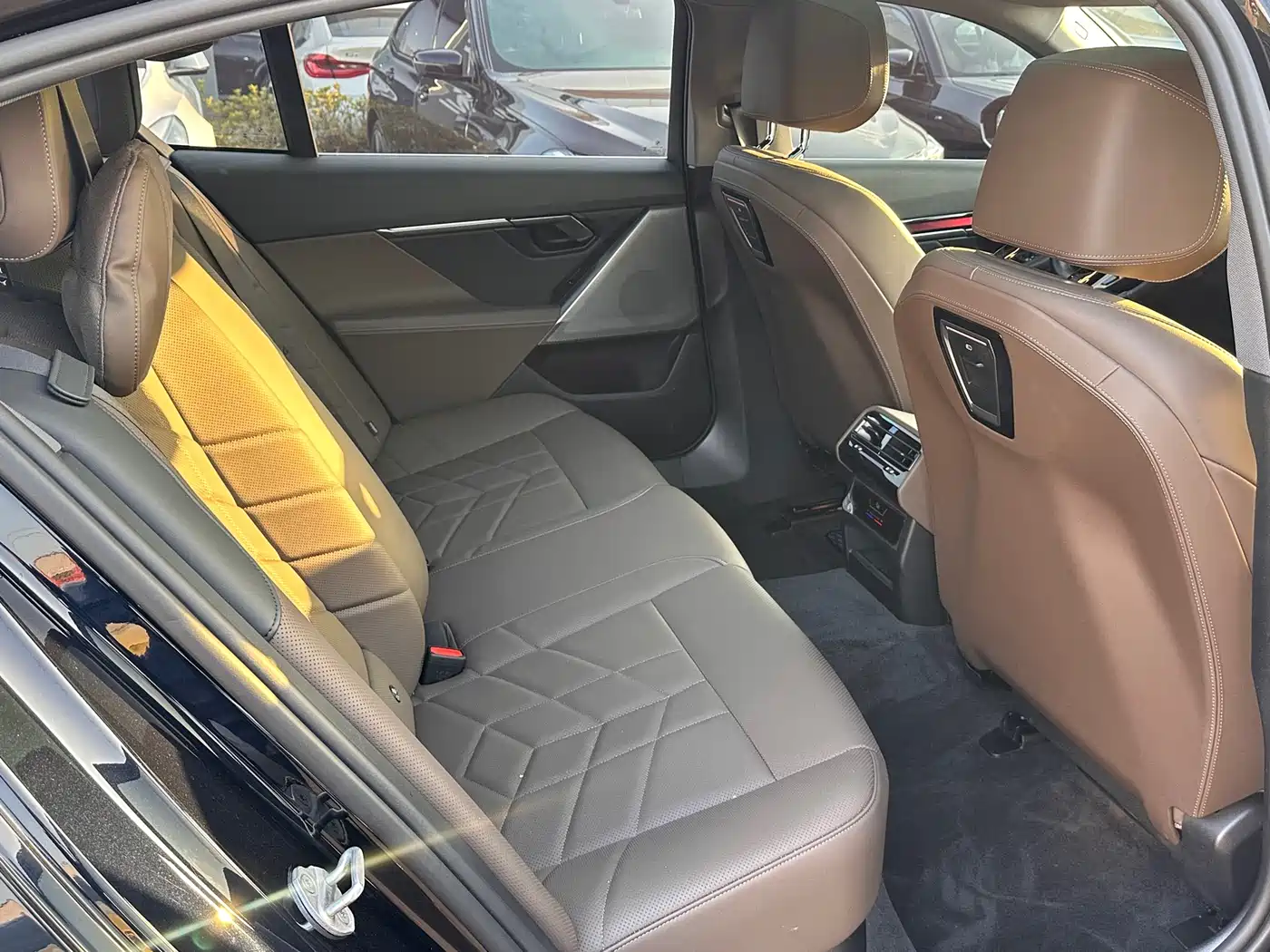 BMW 5 Series 2025 525Li M Sport Package фото 9