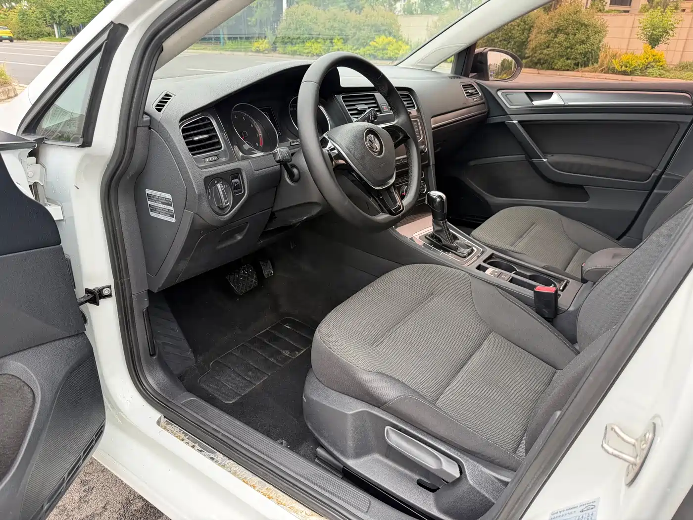 Volkswagen Golf 2017 230TSI Auto Comfort Millionth Anniversary Edition фото 9
