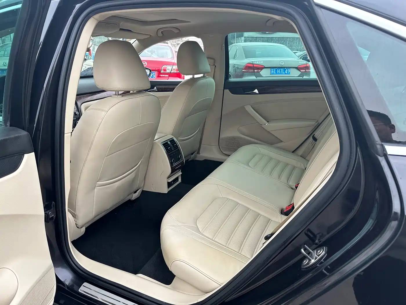Volkswagen Passat 2011 1.8TSI DSG Royal Edition фото 7