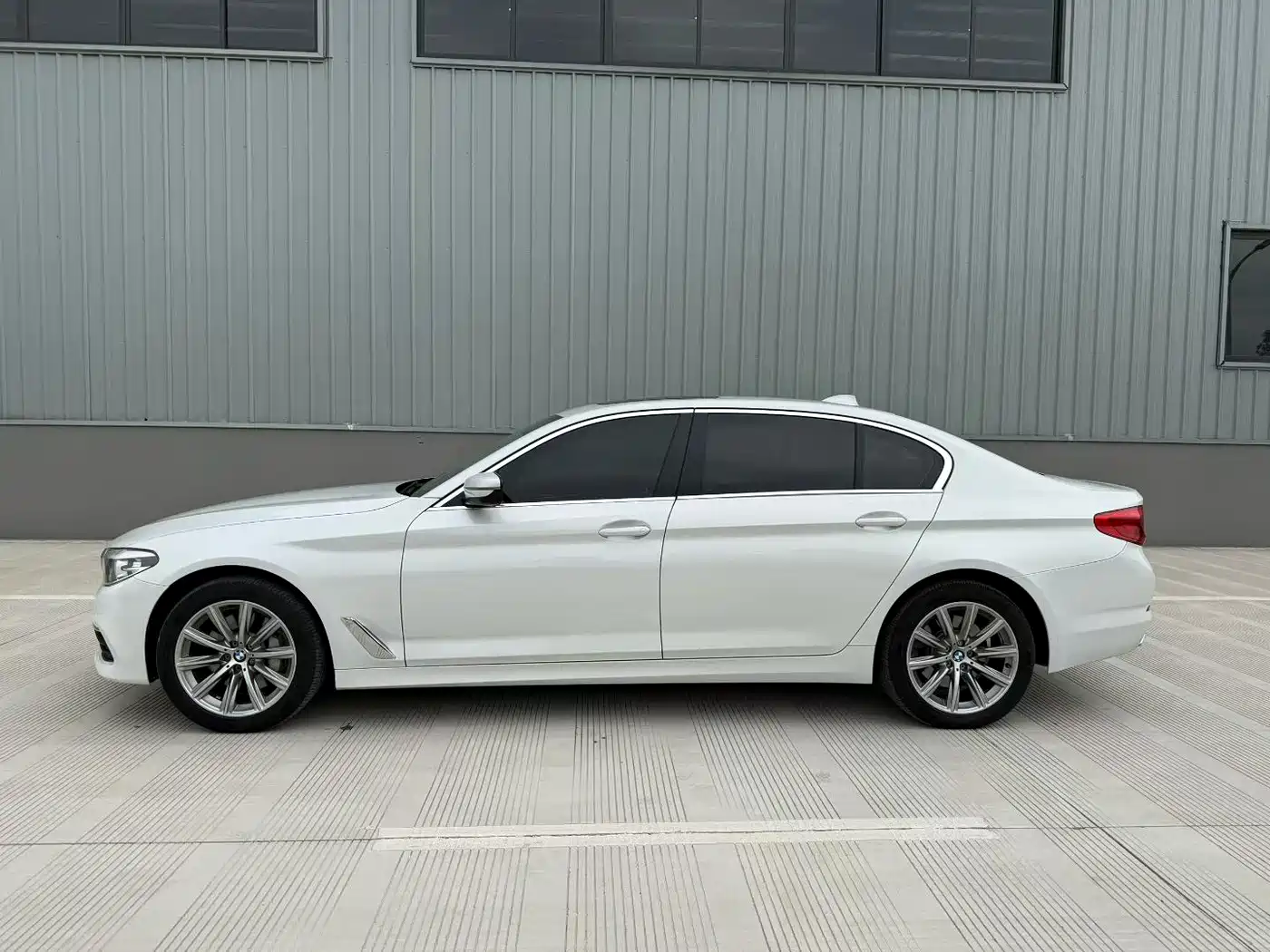 BMW 5 Series 2018 528Li Launch Special Edition фото 5