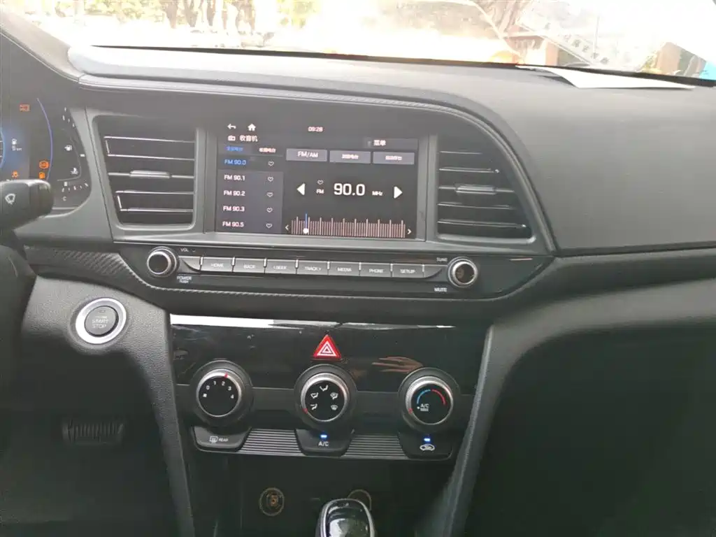 Hyundai Elantra 2020 1.4T DCT Dynamic·Vitality фото 13