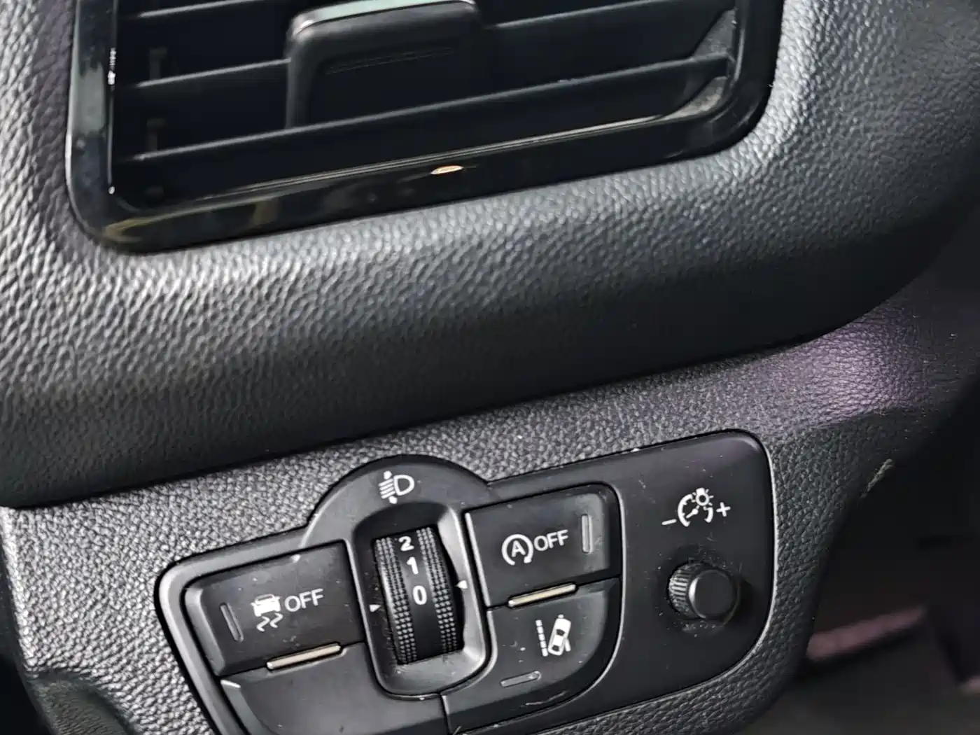 Hongqi H5 2018 30TD Smart Connect Rhythmic Edition фото 16