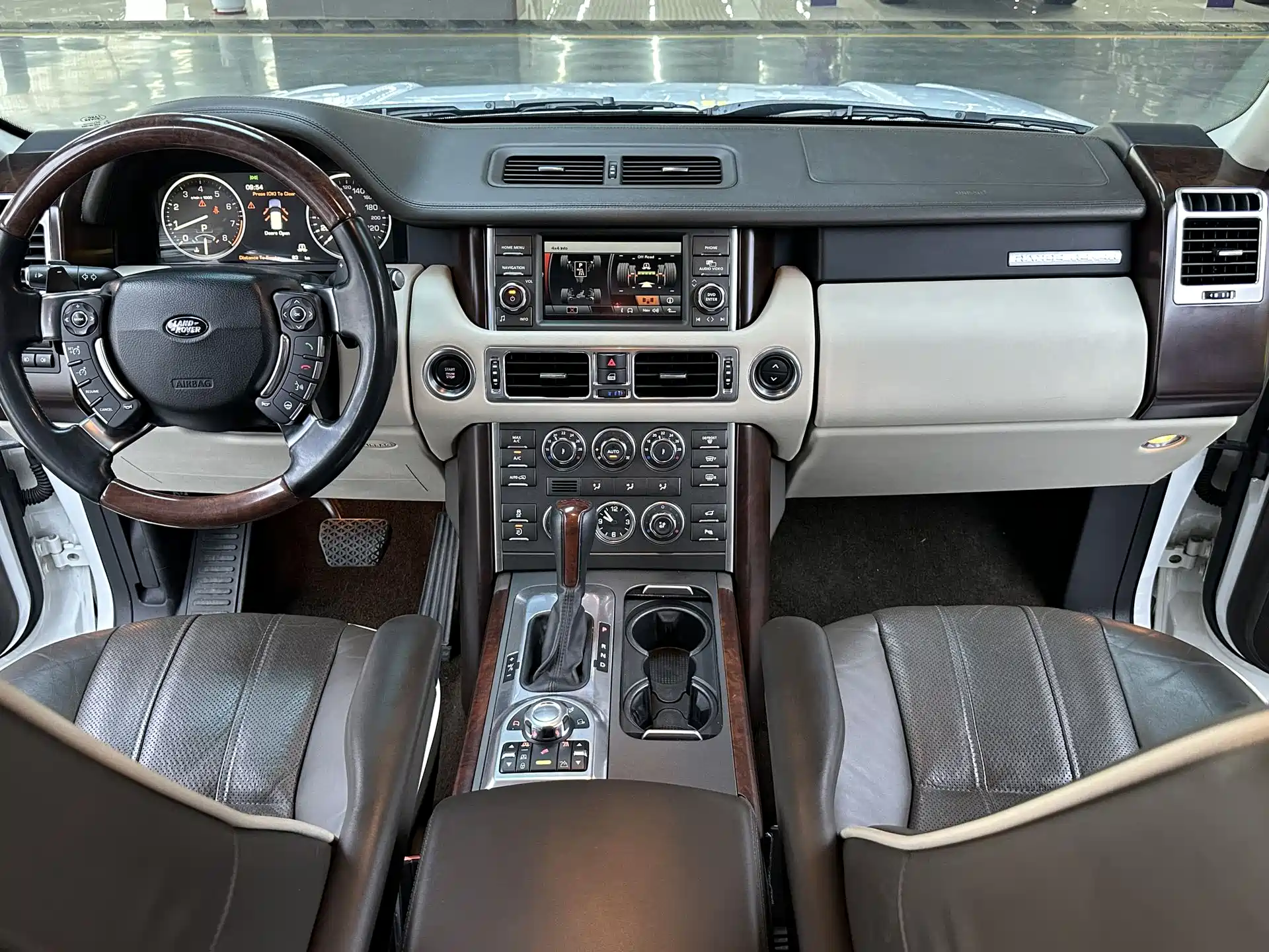 صورة 10 - Land Rover Range Rover