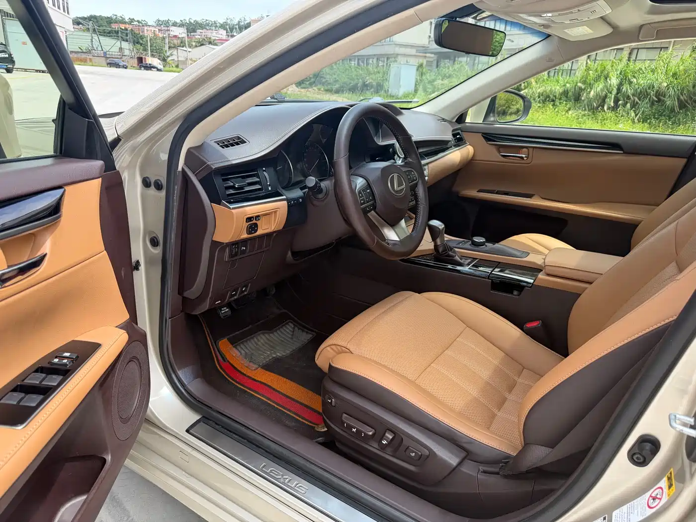 Фото 7 - Lexus ES
