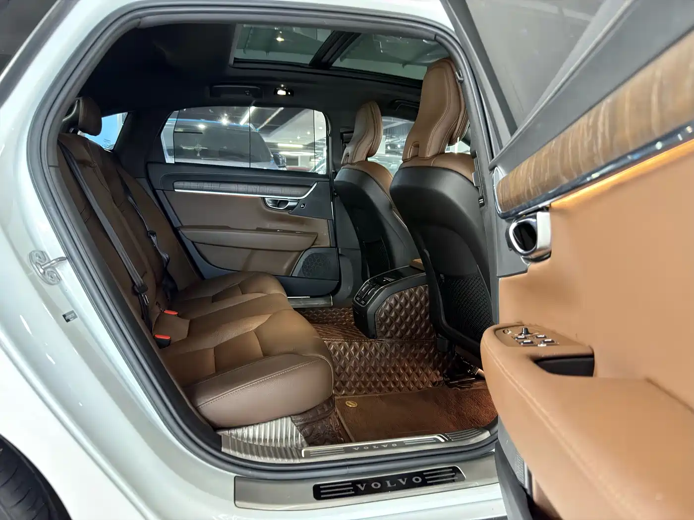 Photo 12 - Volvo S90
