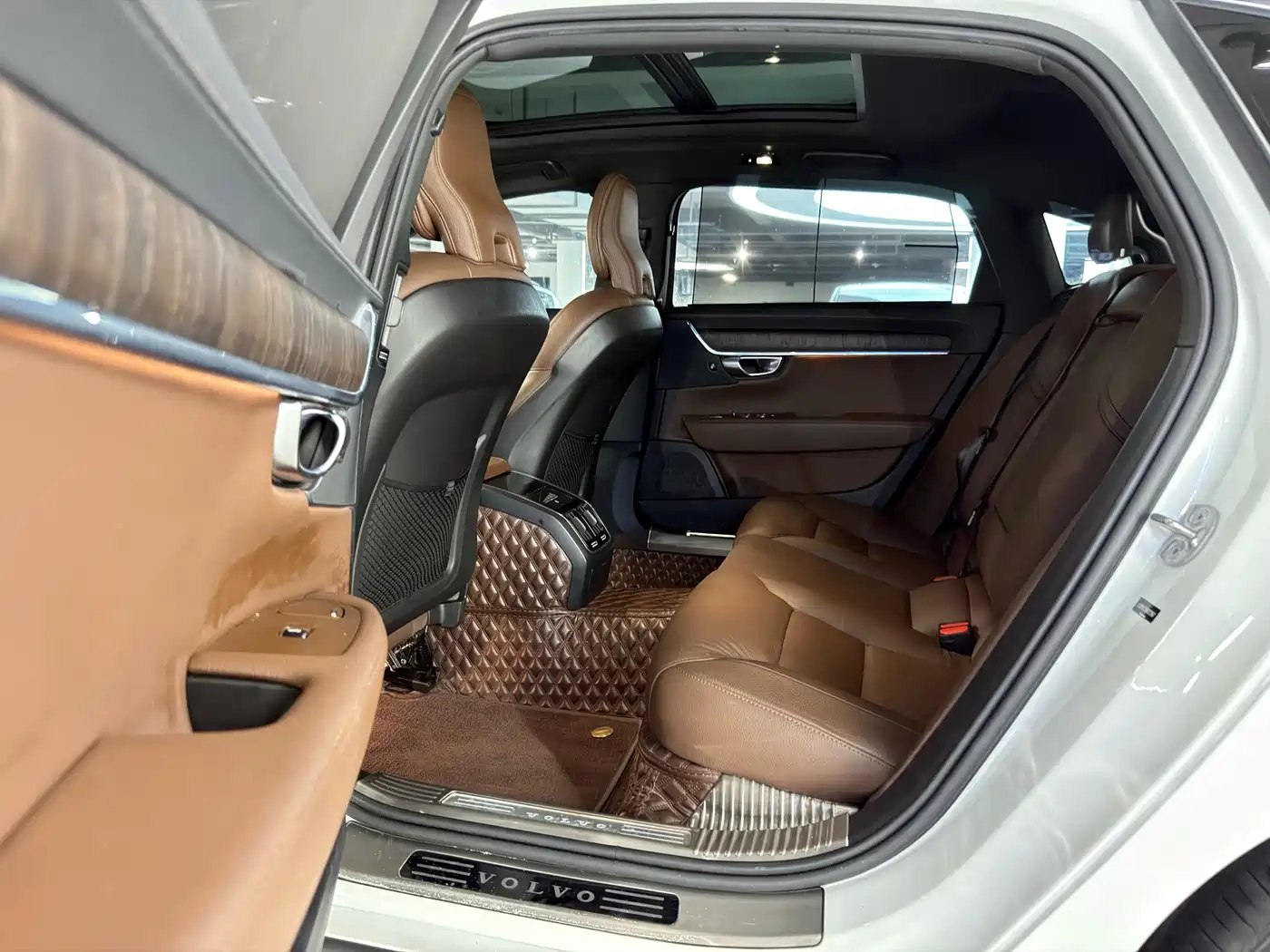 Photo 13 - Volvo S90