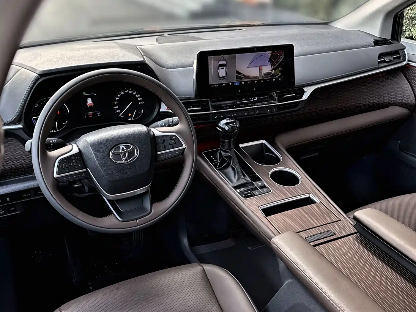 Toyota Sienna 2024 2.5L Hybrid Comfort Edition фото 10