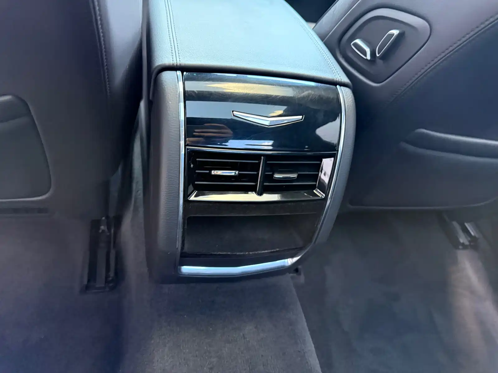 Фото 34 - Cadillac CT6