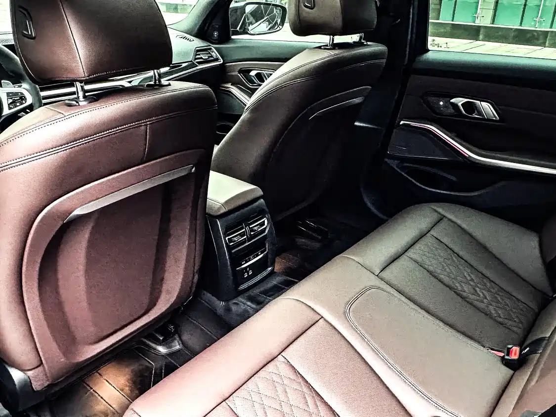 BMW 3 Series 2024 330i M Sport Shadowline Package фото 4
