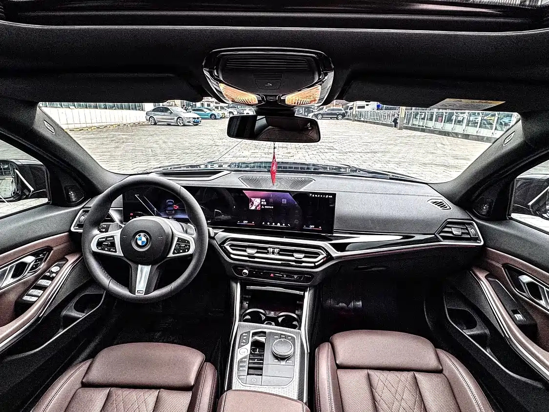 BMW 3 Series 2024 330i M Sport Shadowline Package фото 5