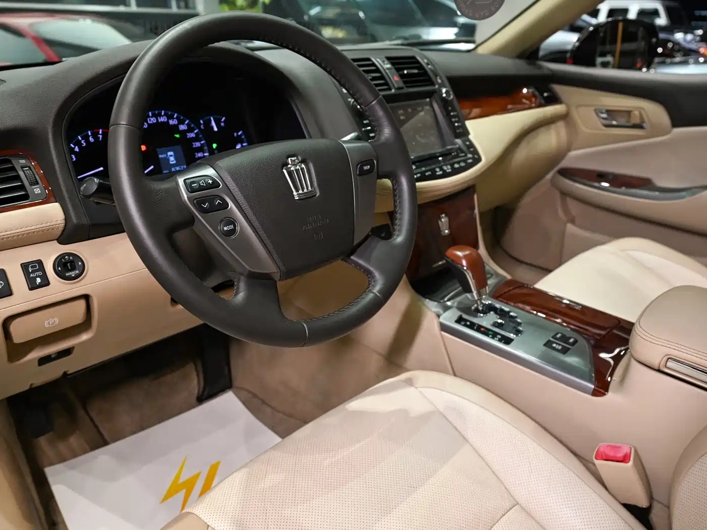 Toyota Crown 2012 2.5L Royal Leather Edition фото 9
