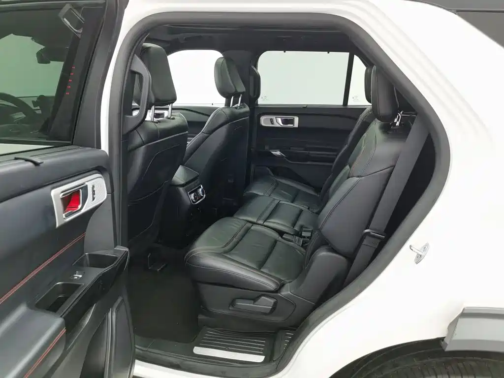 Фото 15 - Ford Explorer