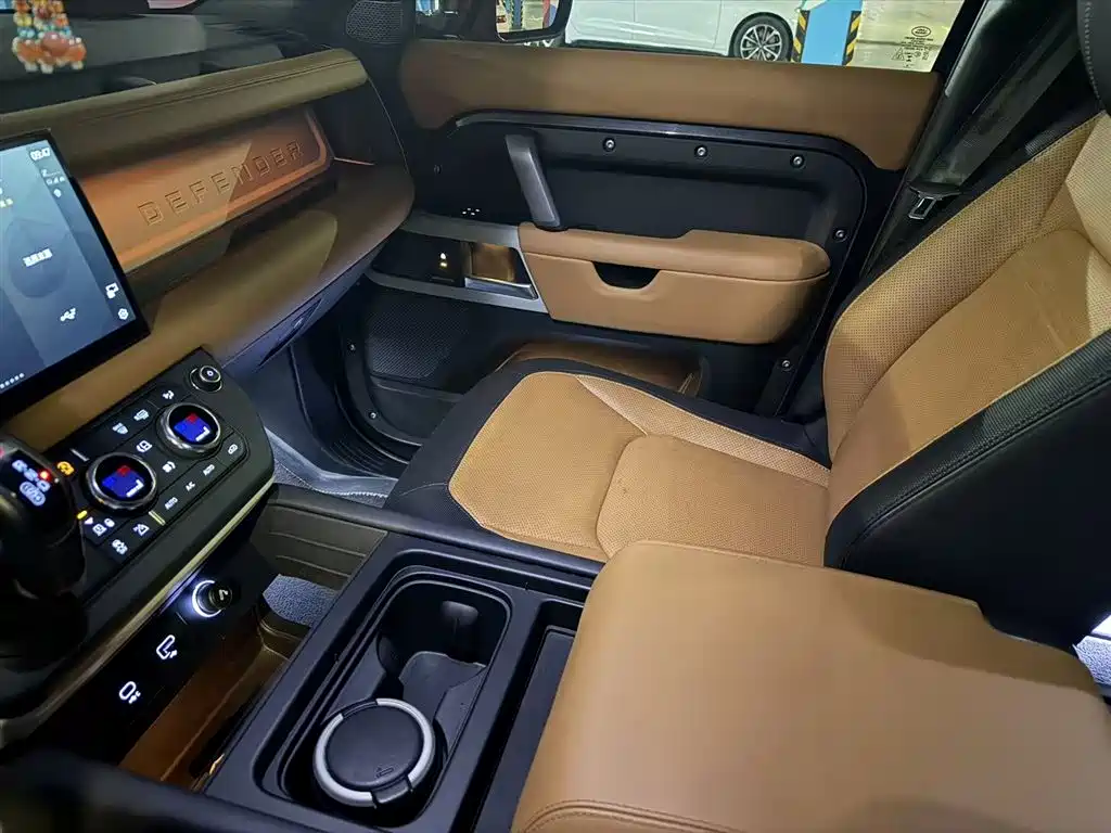 Land Rover Defender 2023 Model 110 3.0T P400 X-DYNAMIC HSE фото 6