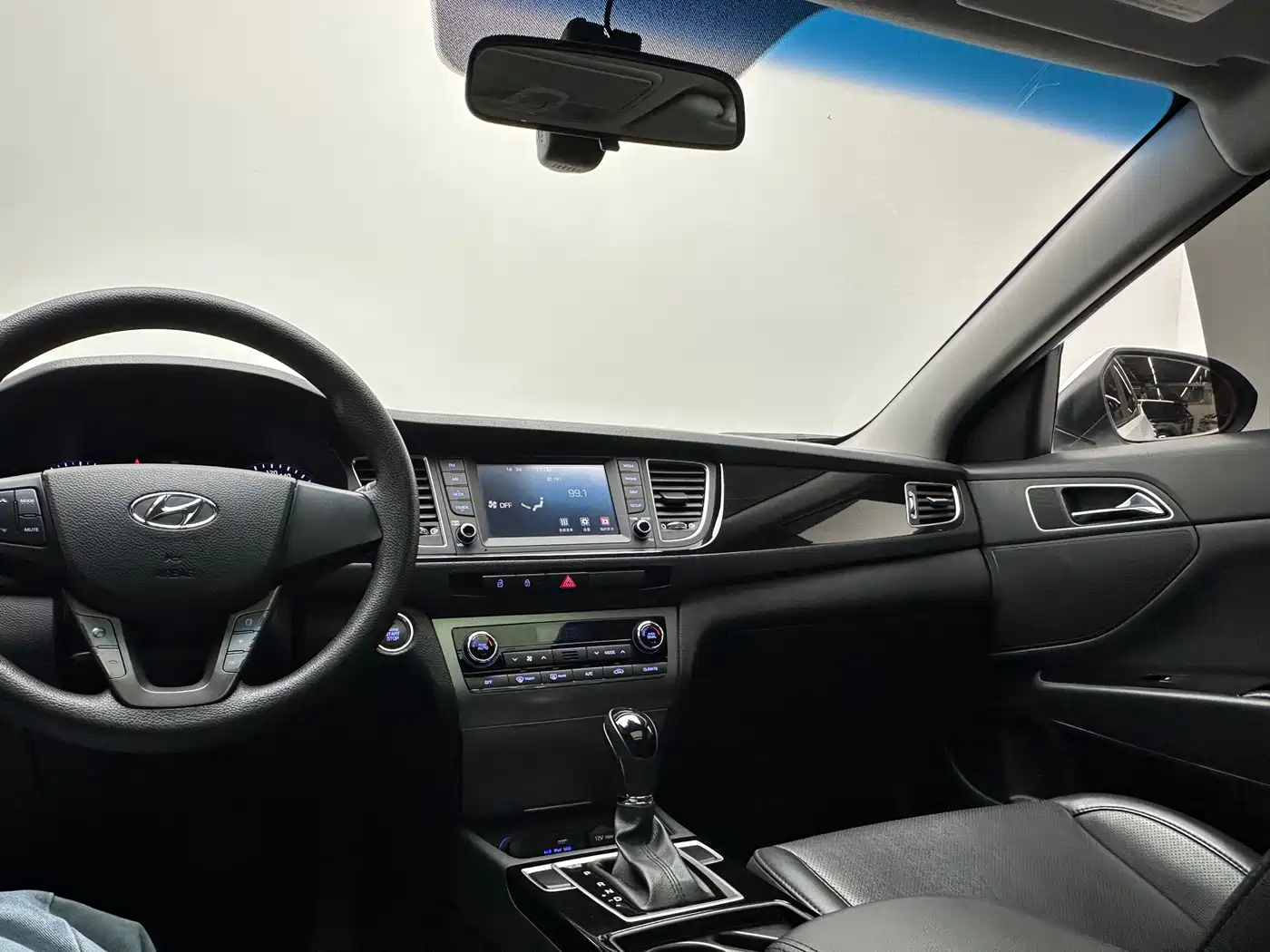 HYUNDAI NAME PICTURE