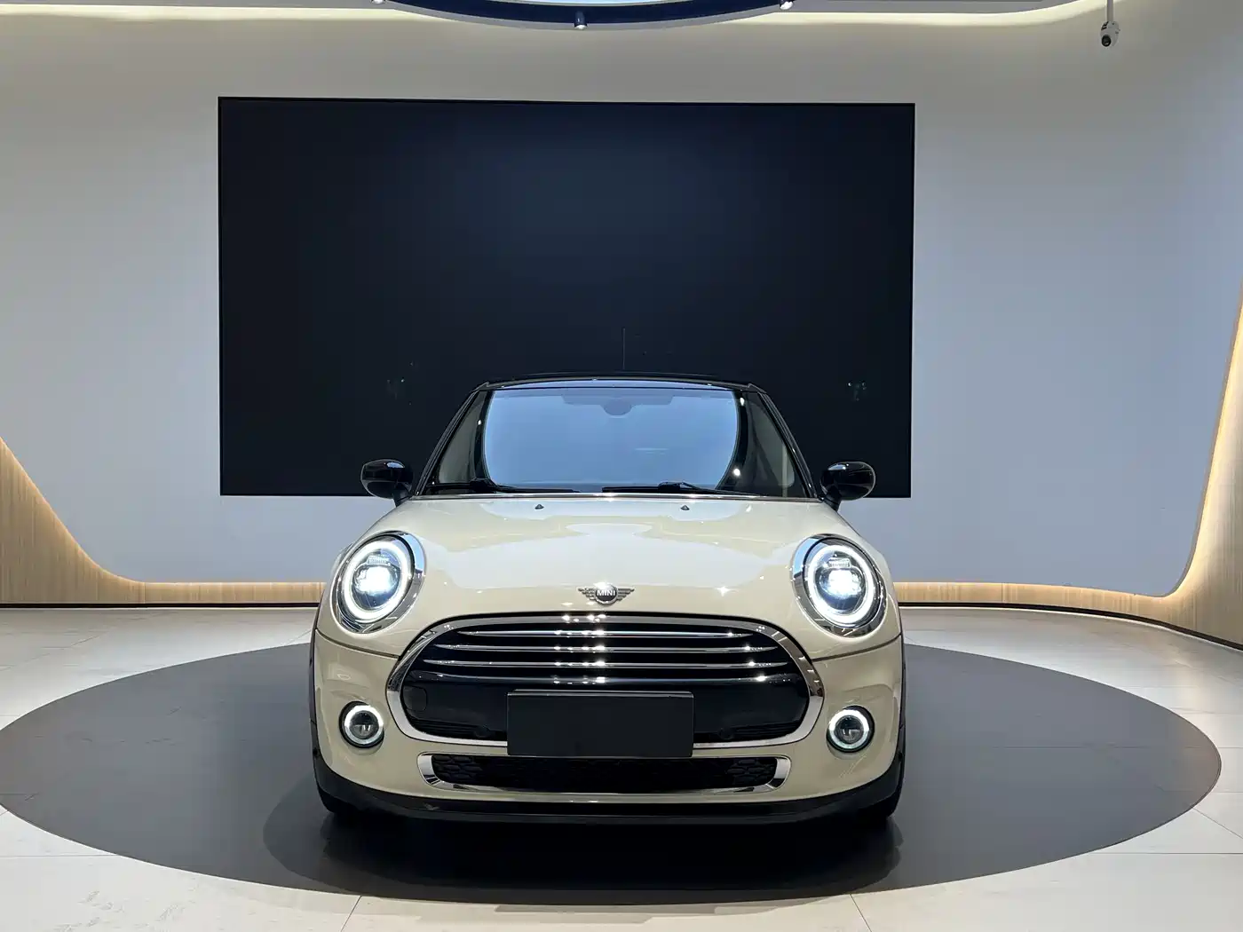 MINI 2019 1.5T COOPER Artist 5-Door фото 3