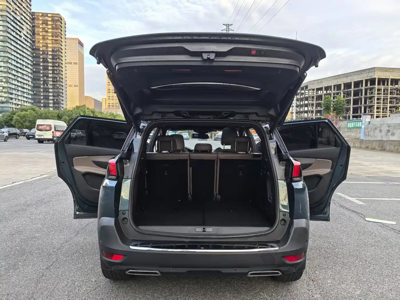 Фото 32 - Peugeot 5008