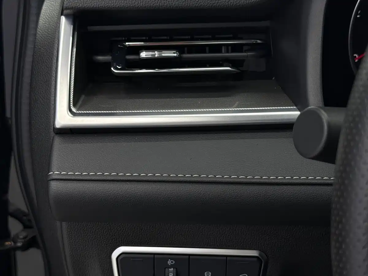 Haval M6 2023 PLUS 1.5T DCT Luxury Smart Connect фото 12