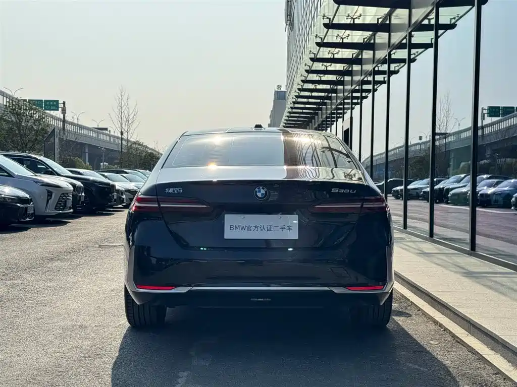BMW 5 Series 2024 530Li Leading Model Luxury Package фото 4