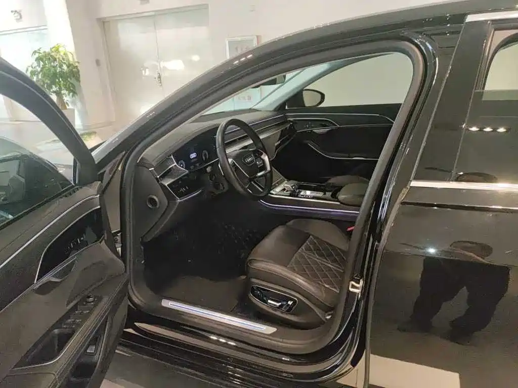 Photo 3 - Audi A8