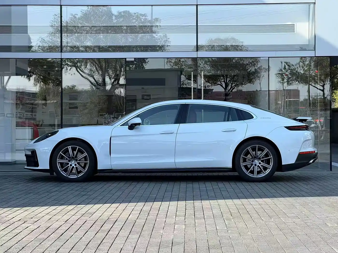 Porsche Panamera 2024 Panamera Executive Long Wheelbase 2.9T фото 2
