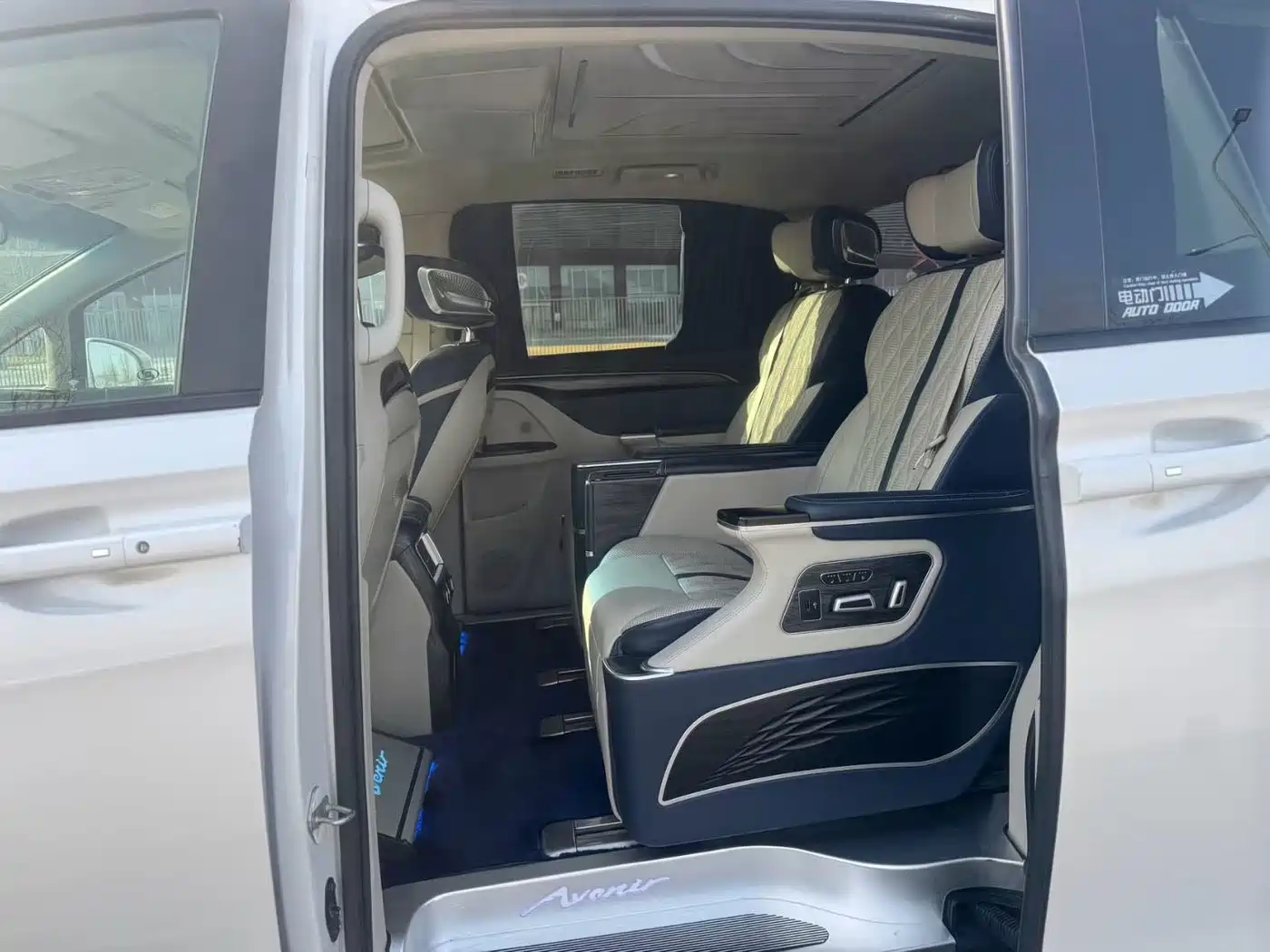 Buick GL8 2021 ES Landlord 653T Comfort фото 6