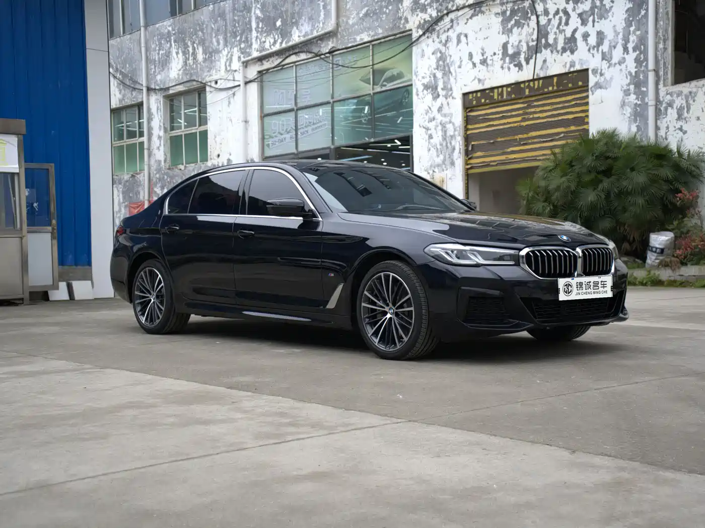 BMW 5 Series 2023 530Li Leading M Sport Package фото 3