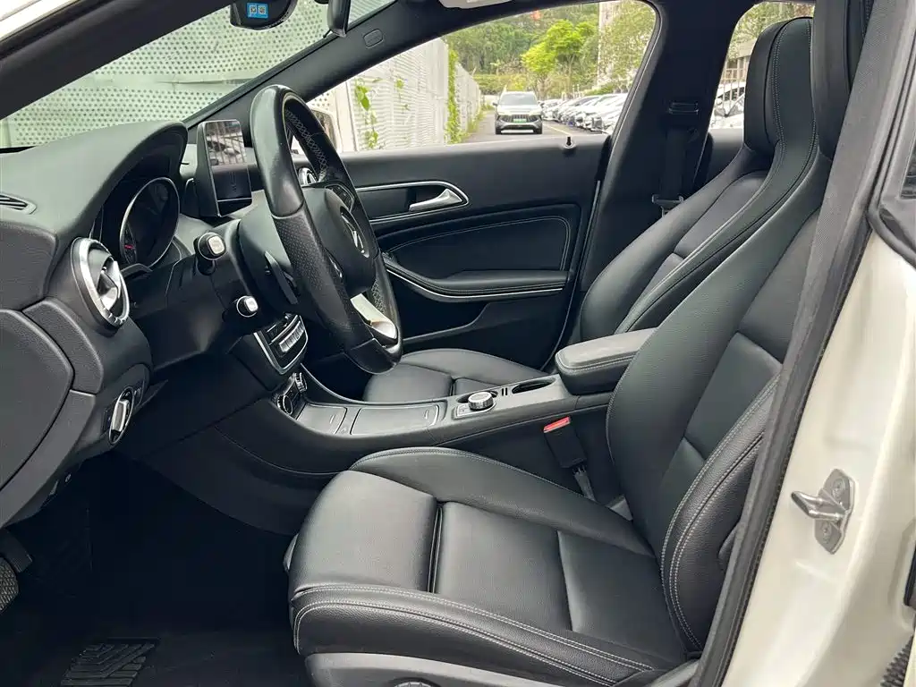 Mercedes-Benz CLA (Import) 2018 CLA 200 Dynamic Edition фото 4