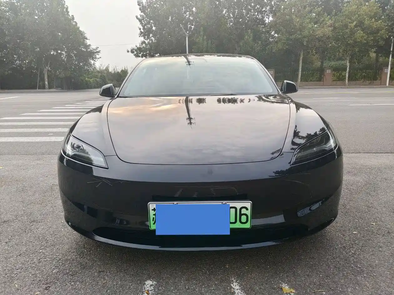 Фото 3 - Tesla Model 3