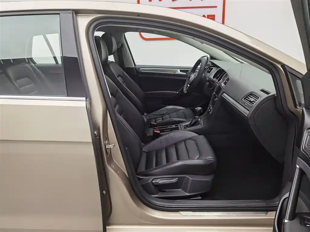 Volkswagen Golf 2016 230TSI Automatic Luxury фото 23
