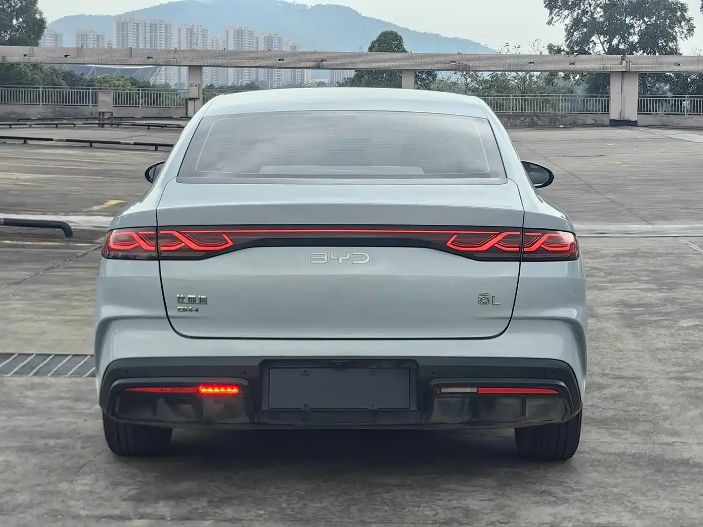 BYD Qin L 2024 DM-i 80KM Leading Edition фото 6