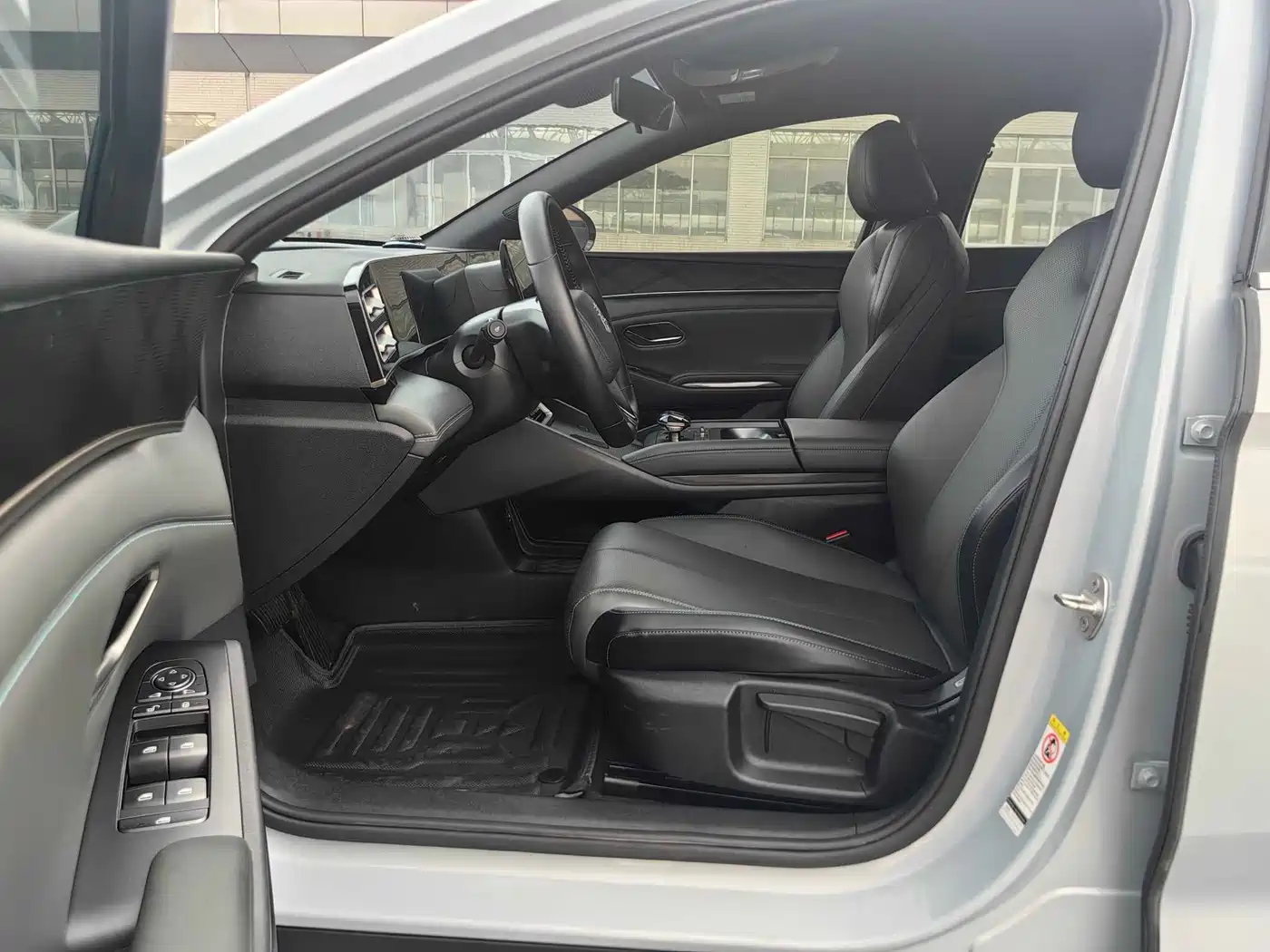 BYD Qin L 2024 DM-i 80KM Leading Edition фото 14