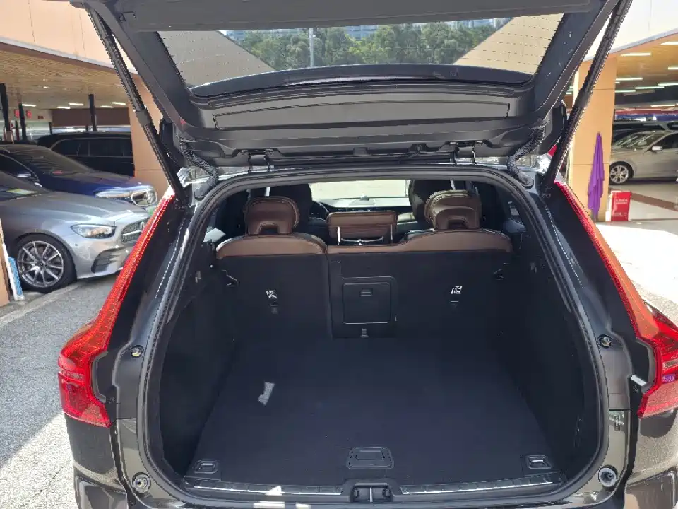 Фото 14 - Volvo XC60 Plug-in Hybrid