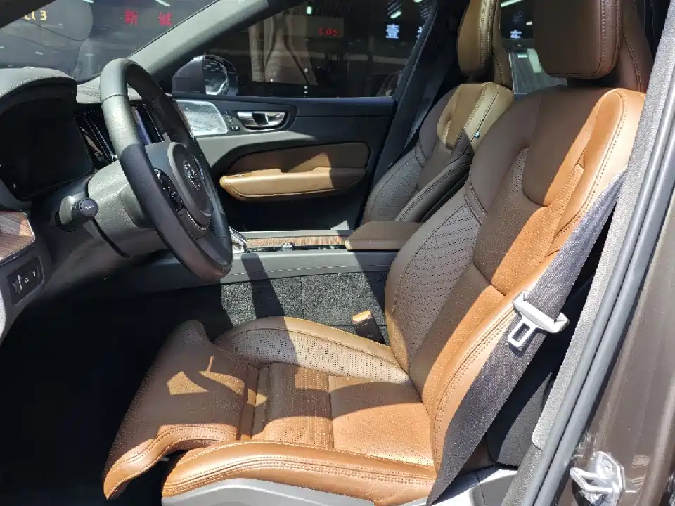 Фото 7 - Volvo XC60 Plug-in Hybrid