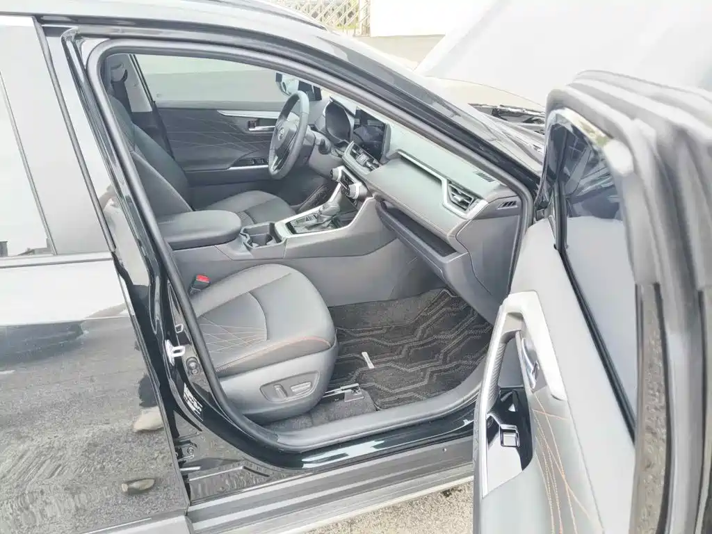 Photo 13 - Toyota RAV4