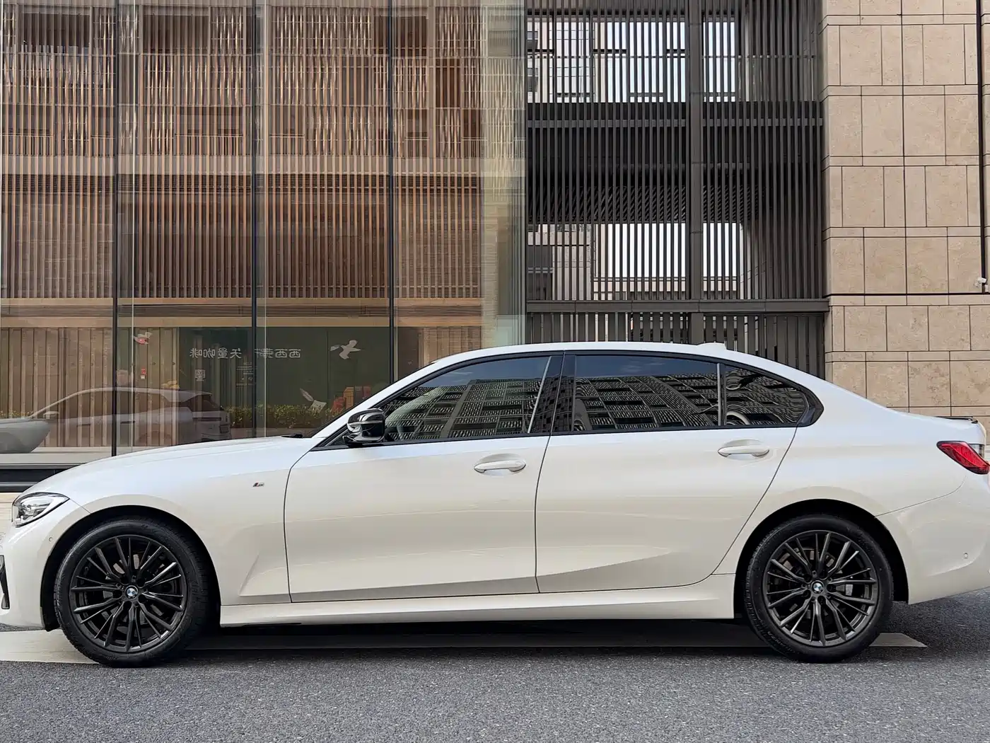 BMW 3 Series 2021 Second Facelift 325Li M Sport Night Package фото 25