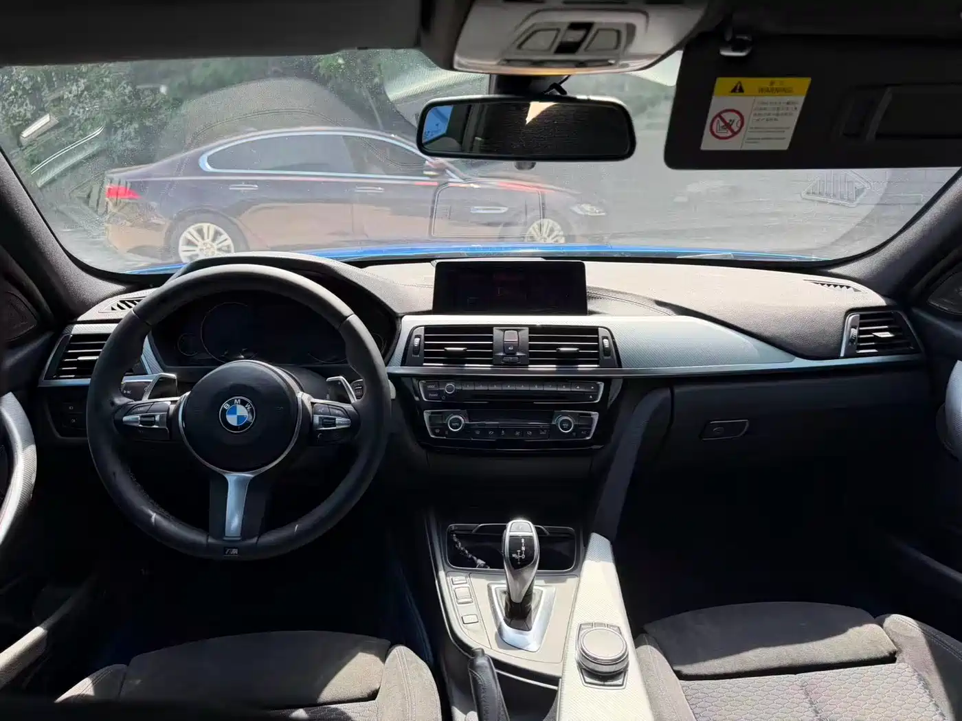 BMW 3 Series 2018 320i M Sport Black Night Edition фото 9