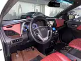 Photo 10 - Toyota Sienna