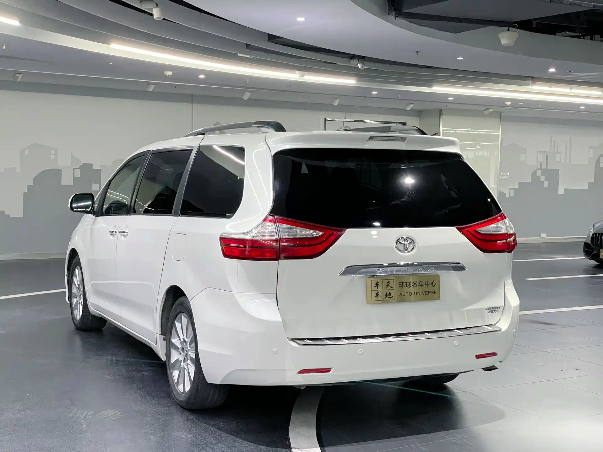 Photo 6 - Toyota Sienna