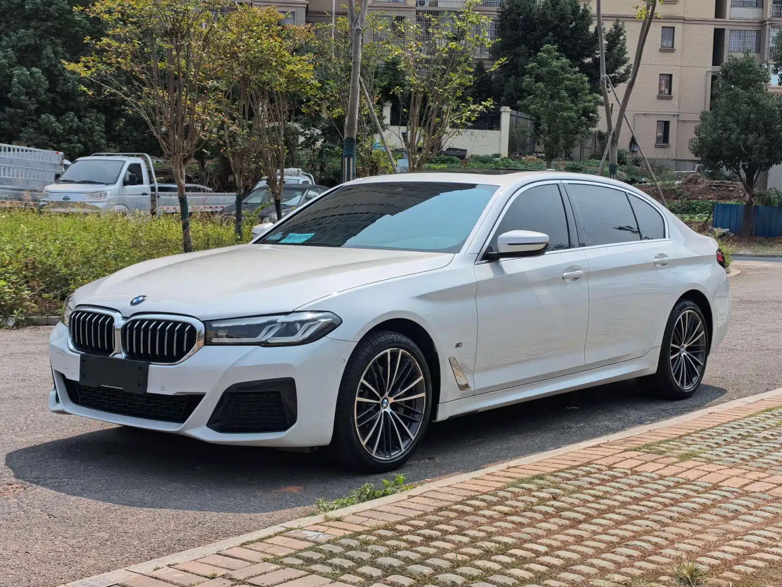 Photo 2 - BMW 5 Series