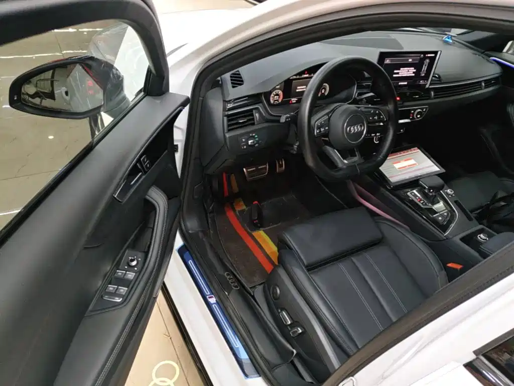 Photo 16 - Audi A4L