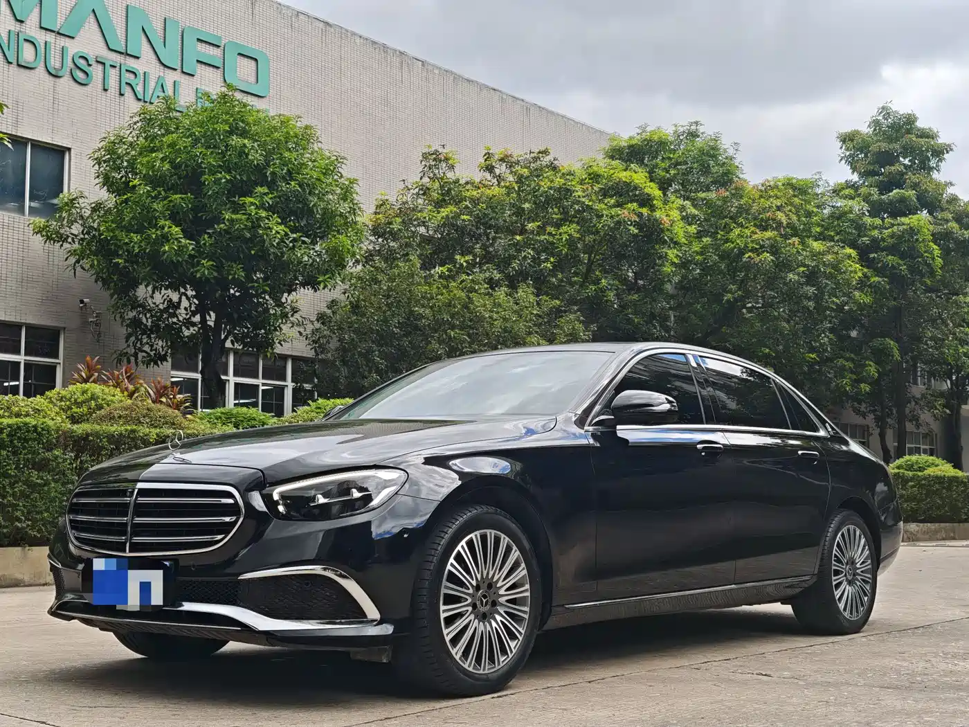 Mercedes-Benz E-Class 2023 E 300 L Fashion